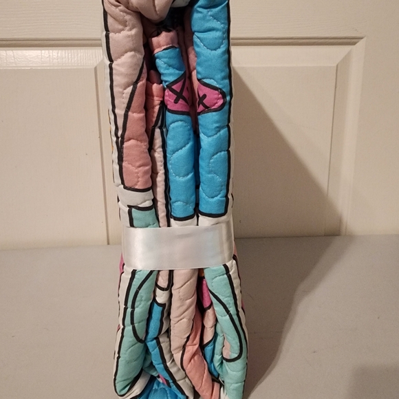 Hello Kitty Twin Size Quilted Reversible All Over Print Ice Cream Blanket - Picture 3 of 6